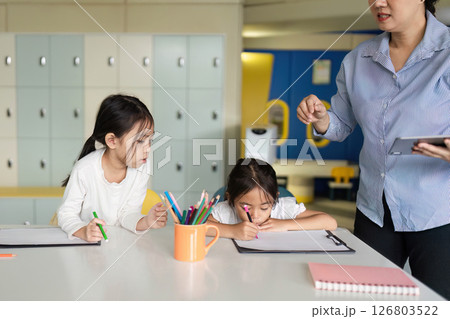 Back to School: Teacher Guiding Students in Creative Learning 126803522