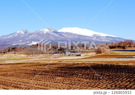 3月の冠雪の浅間山 信州の山々 信州の風景 3月の冠雪の浅間山 信州の山々 信州の風景 126803932