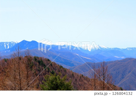 戸倉山からの中央アルプスと南アルプス 信州の山々 信州の風景 戸倉山からの中央アルプスと南アルプス 信州の山々 信州の風景 126804132
