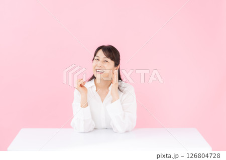 女性　スキンケア	 126804728