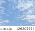 背景としての青空と雲 126805554
