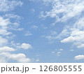 背景としての青空と雲 126805555