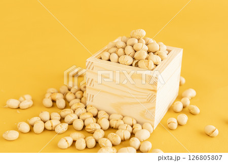 節分の豆 126805807