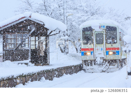 大雪の日も地域を支える若桜鉄道 126806351