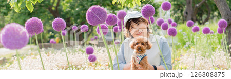 <ゆかいな仲間たち> トイプードルと花葱ギガンチューム <ゆかいな仲間たち> トイプードルと花葱ギガンチューム 126808875