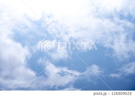 初夏の空 青空 空 6月 126809028