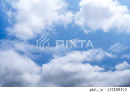 初夏の空 青空 空 6月 126809106
