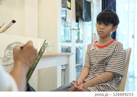 Drawing a Portrait 126809253