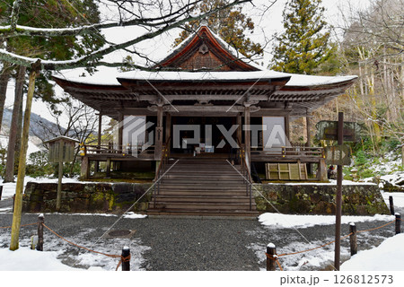 京都　三千院の冬　往生極楽院 126812573