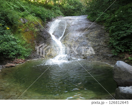 知床のカムイワッカ湯の滝にある1の滝(一の滝) 知床のカムイワッカ湯の滝にある1の滝(一の滝) 126812645