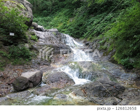 知床のカムイワッカ湯の滝にある2の滝(二の滝) 知床のカムイワッカ湯の滝にある2の滝(二の滝) 126812658