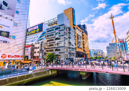 日本の横浜都市景観6月1日。横浜駅前・横浜ビブレや南幸橋などを望む＝令和7年 126813009