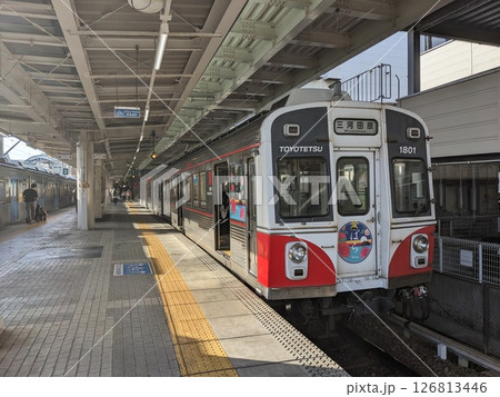 豊橋鉄道渥美線の1800系カラフルトレインの1801号ばら 126813446