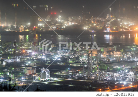 《岡山県》水島コンビナート・工場夜景《鷲羽山スカイラインより》 《岡山県》水島コンビナート・工場夜景《鷲羽山スカイラインより》 126813918
