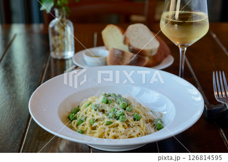 パスタとパンとワイン パスタとパンとワイン 126814595