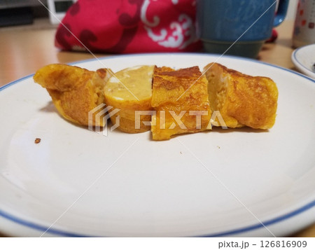 シンプルで出汁のきいた玉子焼き 126816909