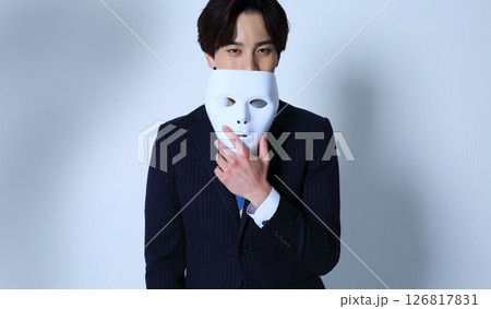 仮面を持つセールスイメージ 126817831