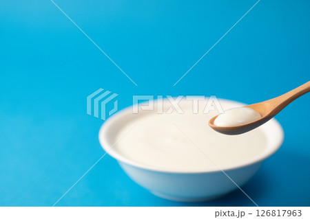 ヨーグルトのイメージ　(写真素材) 126817963