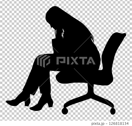 オフィスチェアに座ってうなだれる女性シルエット オフィスチェアに座ってうなだれる女性シルエット 126818134