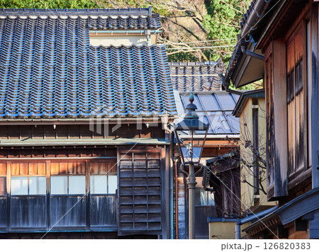 金沢市の観光名所東茶屋の古い町並みの建物の風景 金沢市の観光名所東茶屋の古い町並みの建物の風景 126820383