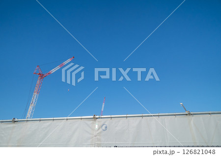 建設現場と青空 建設現場と青空 126821048