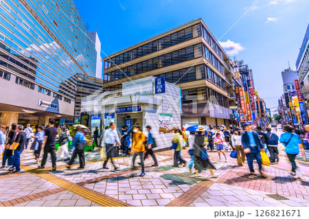 日本の横浜都市景観 相鉄横浜駅や横浜市営地下鉄横浜駅、パルナードSTなどを望む 日本の横浜都市景観 相鉄横浜駅や横浜市営地下鉄横浜駅、パルナードSTなどを望む 126821671
