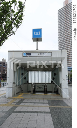 東京メトロ有楽町線の豊洲駅2a番出入口、エスカレーターが設置 126821701