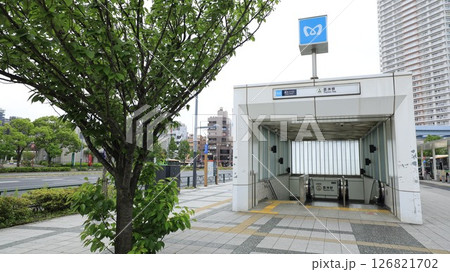 東京メトロ有楽町線の豊洲駅2a番出入口、エスカレーターが設置 126821702