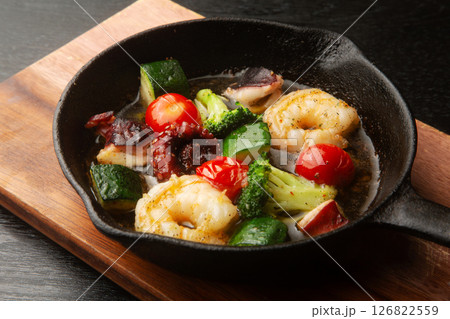 エビタコ野菜のアヒージョ 126822559