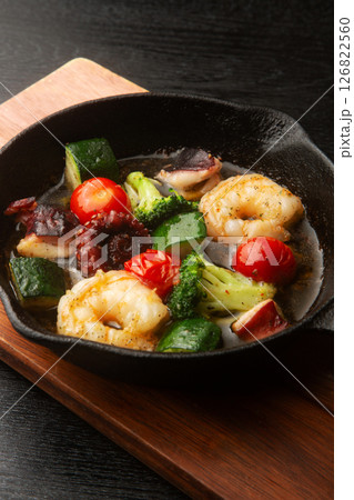 エビタコ野菜のアヒージョ 126822560