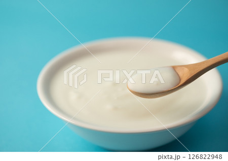 ヨーグルトのイメージ　(写真素材) 126822948