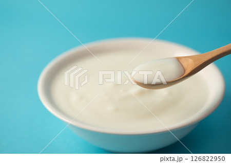 ヨーグルトのイメージ　(写真素材) 126822950