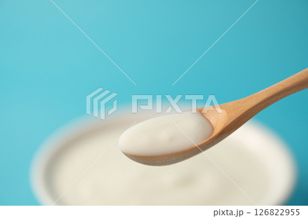 ヨーグルトのイメージ　(写真素材) 126822955