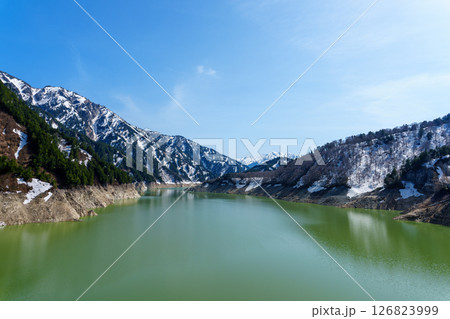 黒部湖 アルペンルート 春 黒部湖 アルペンルート 春 126823999