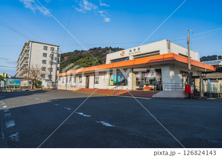 静岡市にあるJR興津駅の風景(静岡県) 126824143