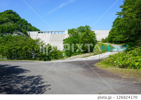 夕張シューパロダムの堤体を見る 126824170