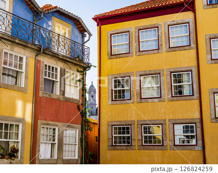 Colorful houses in Largo da Pena Ventosa, a quiet square in the old city centre of Porto, Portugal 126824259
