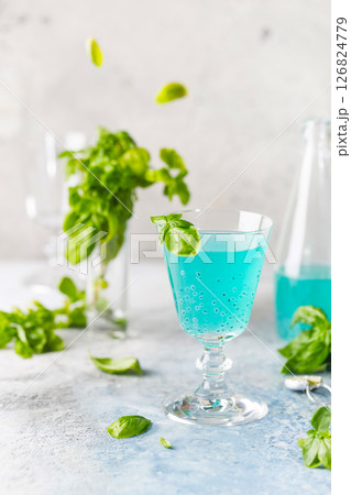 refreshing summer drink 126824779