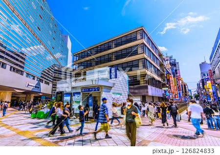 日本の横浜都市景観 相鉄横浜駅や横浜市営地下鉄横浜駅、パルナードSTなどを望む 日本の横浜都市景観 相鉄横浜駅や横浜市営地下鉄横浜駅、パルナードSTなどを望む 126824833