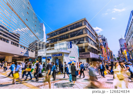日本の横浜都市景観 相鉄横浜駅や横浜市営地下鉄横浜駅、パルナードSTなどを望む 日本の横浜都市景観 相鉄横浜駅や横浜市営地下鉄横浜駅、パルナードSTなどを望む 126824834
