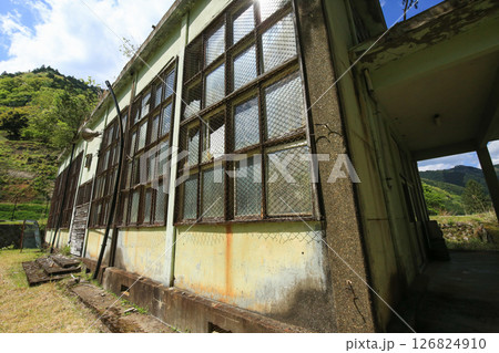 兵庫県朝来市　神子畑小学校跡　体育館 126824910