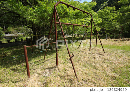 錆びた遊具 126824929