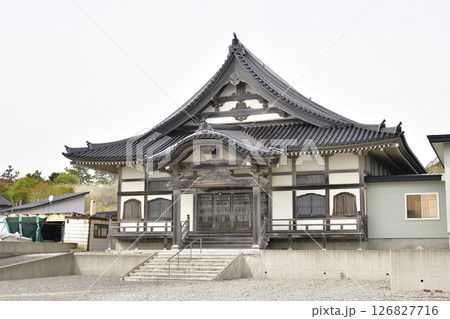 春の北海道函館市で日持山妙應寺境内の風景を撮影 126827716