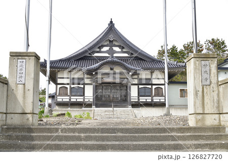 春の北海道函館市で日持山妙應寺境内の風景を撮影 126827720