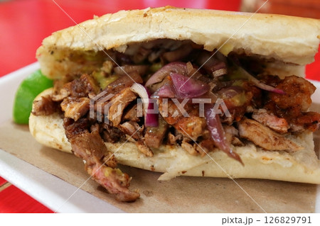 中米メキシコのローカルサンドイッチのトルタ 中米メキシコのローカルサンドイッチのトルタ 126829791