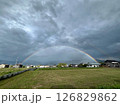 田舎の曇り空と二重の虹 126829862