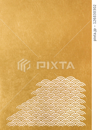 青海波の金箔の質感ある和柄背景（背景素材）　金箔に白 126830302