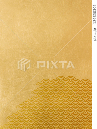 青海波の金箔の質感ある和柄背景（背景素材）　金箔 126830303