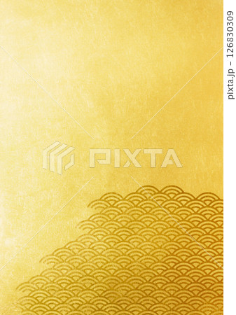 青海波の金箔の質感ある和柄背景（背景素材）　金箔 126830309