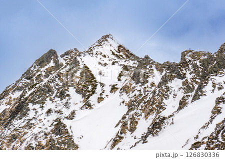 西穂高岳のピラミッドピーク　残雪期の西穂高岳独標雪山登山 126830336